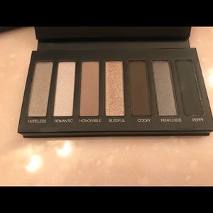 Younique Moodstruck Addiction eyeshadow palette